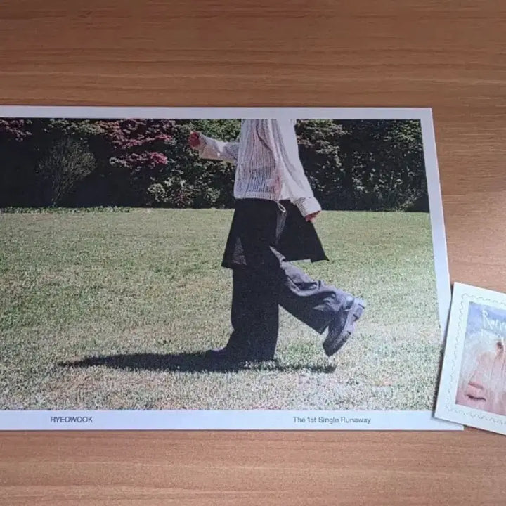 [BUNJANG] Super Junior Ryeowook Runaway Pre-recording POB Postcard + Sticker Set / 슈퍼주니어 려욱 사녹 특전 엽서+띠부씰