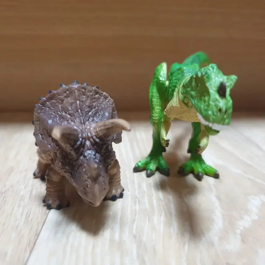 [BUNJANG] Bandai &amp; Takara Tomy Dinosaur Gacha Set (Triceratops &amp; Ceratosaurus) / 공룡 가챠 2종 세트 (반다이 렙티/타카라토미)
