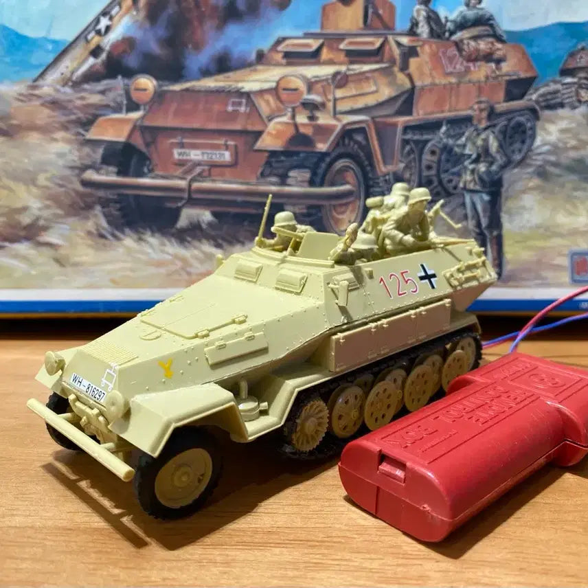 [BUNJANG] Semina Science Hanomag Motorized Tracked Vehicle Model Kit (Completed) / 세미나과학 하노마그 장갑차 모터라이즈 고전프라 프라모델 완성품