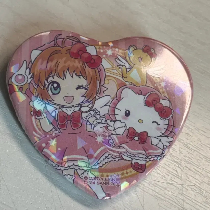 [BUNJANG] Cardcaptor Sakura x Hello Kitty Collaboration Can Badge / 카드캡터 체리 헬로키티 사쿠라 콜라보 캔뱃지 양도 판매 고전