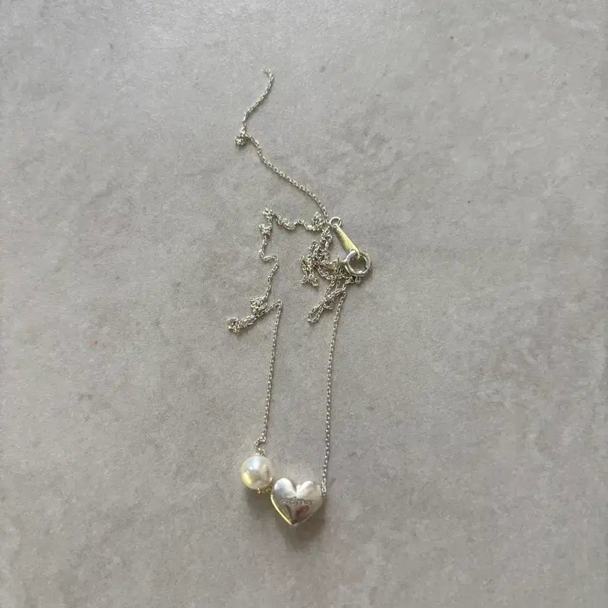 [BUNJANG] Ambross Pearl Heart Silver Necklace (Worn by Kazuha &amp; Eunbi) / [르세라핌 카즈하 권은비 착용] 앵브록스 펄 하트 실버 목걸이