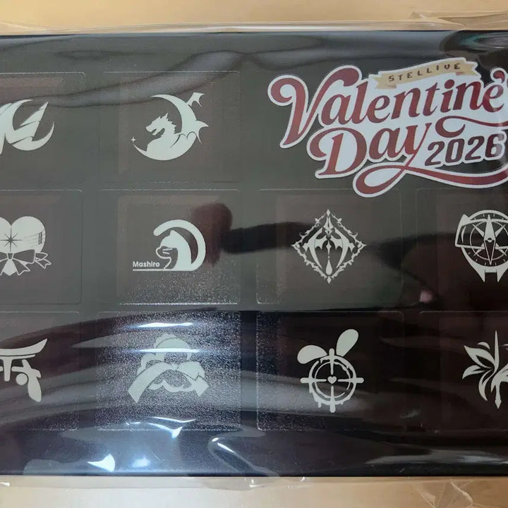 [BUNJANG] Stellive Valentine Keycap &amp; Tin Case Set / 스텔라이브 발렌타인 키캡,틴케이스 세트