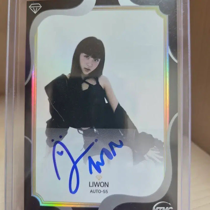 [BUNJANG] VVS LIWON Autographed Photocard / VVS 리윈 LIWON 친필싸인 포토카드