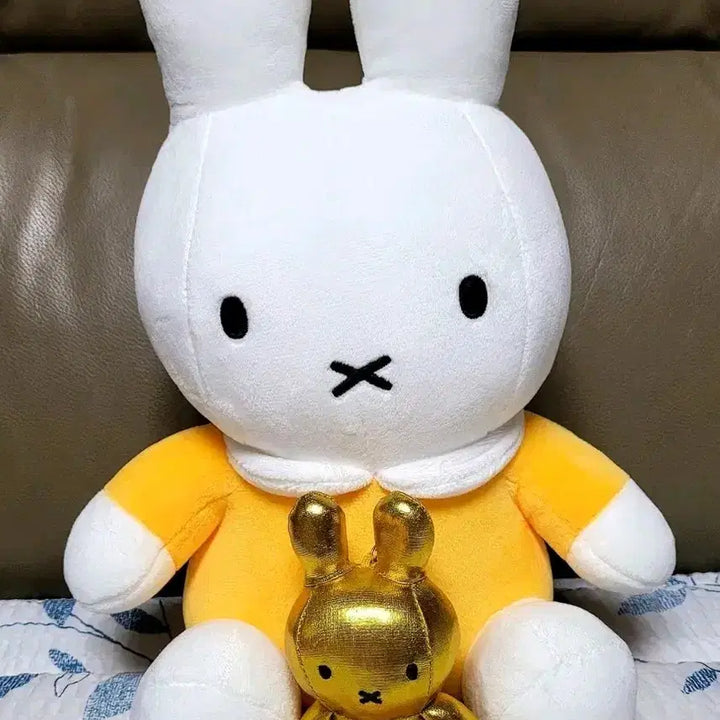 [BUNJANG] Miffy Creamy Mania Little Yellow Doll + Gold Miffy Keyring Set / 미피 크리미 매니어 리틀 노란색인형+골드 미피키링(새상품)