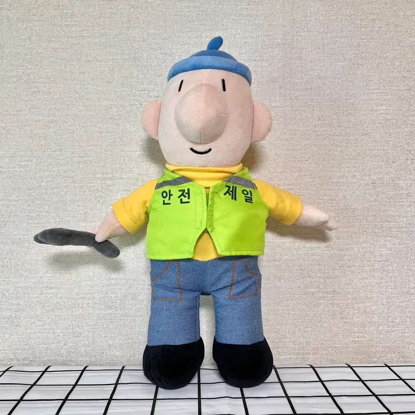 [BUNJANG] Safety First Pat and Mat Medium Plush Doll (New) / 새상품) 안전제일 패트와매트 중형인형