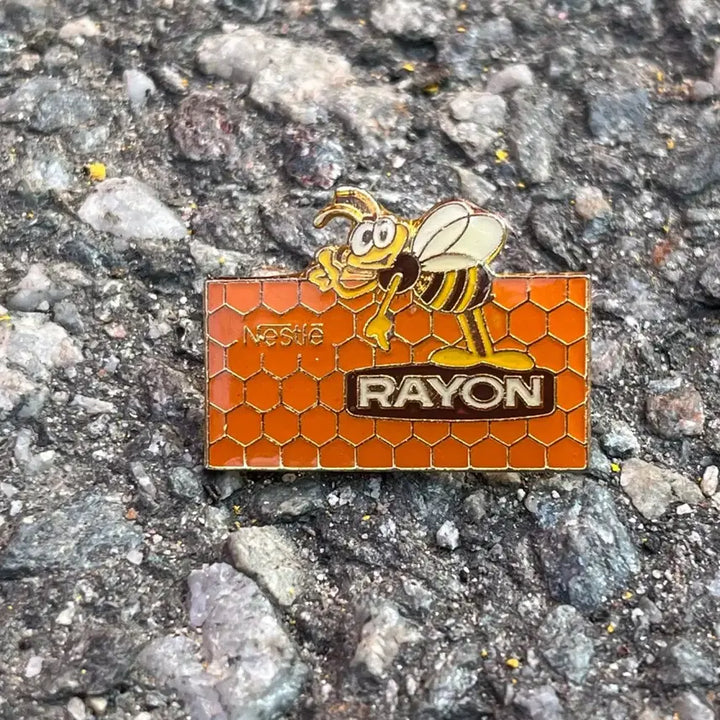 [BUNJANG] Nestle Rayon Honeycomb French Vintage Badge / NESTLE RAYON 네슬레 레이온 벌집 프랑스뱃지 빈티지뱃지 A233