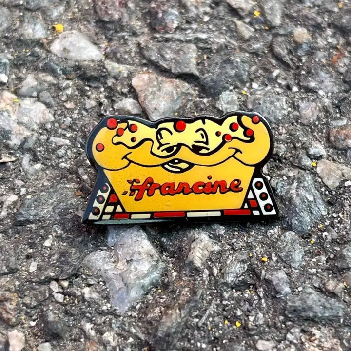 [BUNJANG] Francine "Muffin" French Vintage Badge Metal Brooch / FRANCINE 프랑수아즈머핀 프랑스뱃지 빈티지뱃지 A234