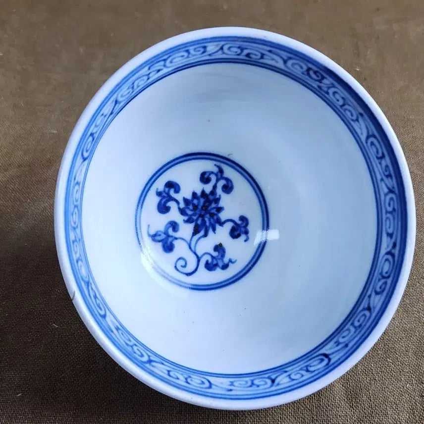 [BUNJANG] Ming Dynasty Xuande Mark Blue and White Porcelain Six-Figured Phoenix Motif Tea Cup / 중국도자기 대명선덕년제 청화백자 육필 봉황문 찻잔