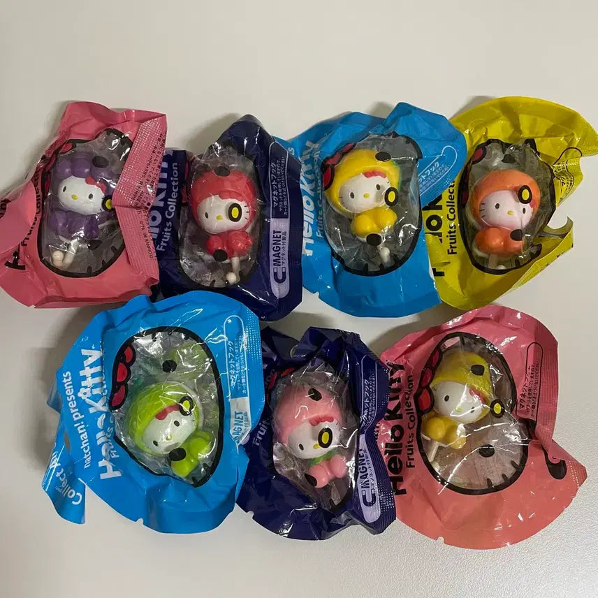 [BUNJANG] Vintage Hello Kitty Fruit Hug Magnet / 고전 키티 과일 후그 마그넷