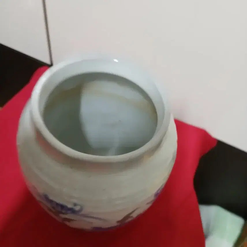 [BUNJANG] Blue and White Porcelain Jar with Chrysanthemum Decoration / 해주 도자기