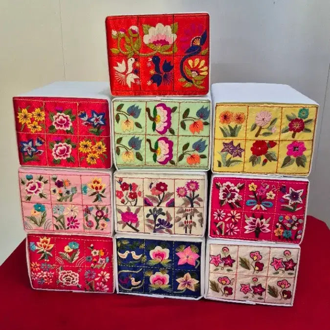 [BUNJANG] Hand-Embroidered Golden Needle Display Piece / 손자수 골침