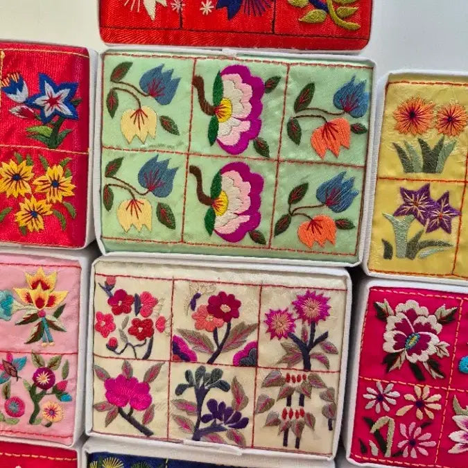 [BUNJANG] Hand-Embroidered Golden Needle Display Piece / 손자수 골침