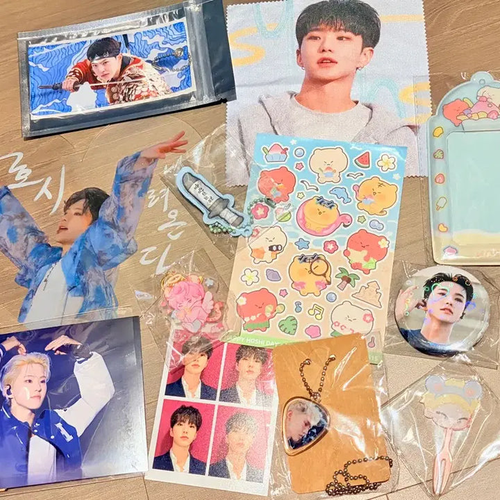 [BUNJANG] SEVENTEEN HOSHI Birthday Cafe Set - Slogan Keychain, Sticker, Fan, Photocard Holder, Pin Badge / 세븐틴 호시 생일카페 선착슬로건키링 스티커 부채 포카홀더 핀뱃지