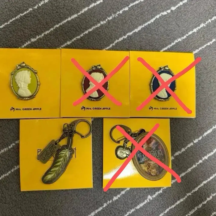 [BUNJANG] Mrs. GREEN APPLE Ryoka Brooch Keyring Set / Mrs. GREEN APPLE 료카 브로치 키링 세트