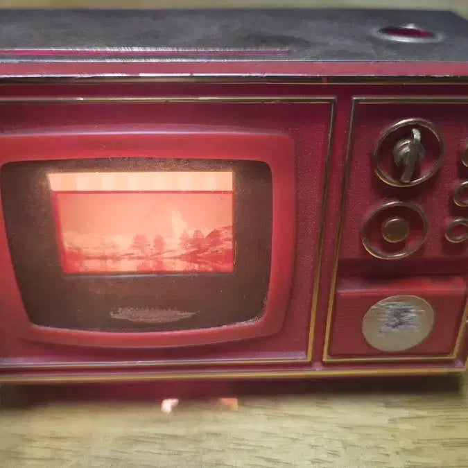 [BUNJANG] Vintage TV Shaped Gas Lighter with Lighting Feature / TV모양의 가스 라이터