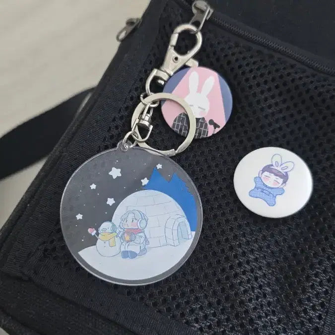 [BUNJANG] BTOB Official Lightstick Pouch Bag with Keyring and Badge Set / 비투비 응원봉 가방 양도 (파우치 키링 및 뱃지 포함)