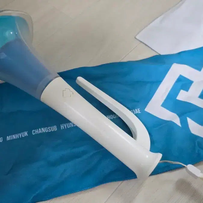 [BUNJANG] BTOB Npalbong (Megaphone) Lightstick &amp; Old Version Slogan Set / 비투비 응원봉(나팔봉) 및 슬로건(구버전)