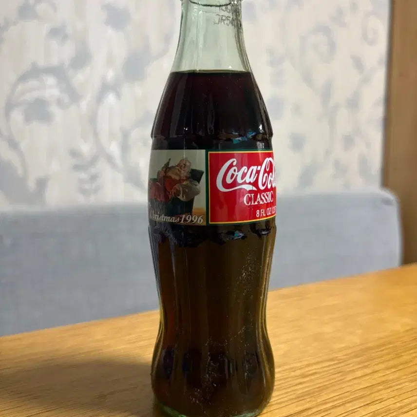[BUNJANG] USA Coca-Cola Classic 1996 Christmas Edition Bottle / 미국 코카콜라 클래식 1996 크리스마스 에디션 병