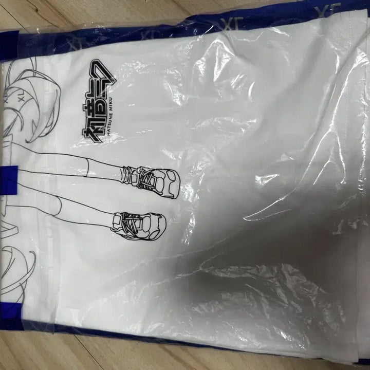 [BUNJANG] SPAO x Hatsune Miku Short Sleeve T-Shirt White XL / 스파오 x 하츠네미쿠 숏슬리브 티셔츠 화이트