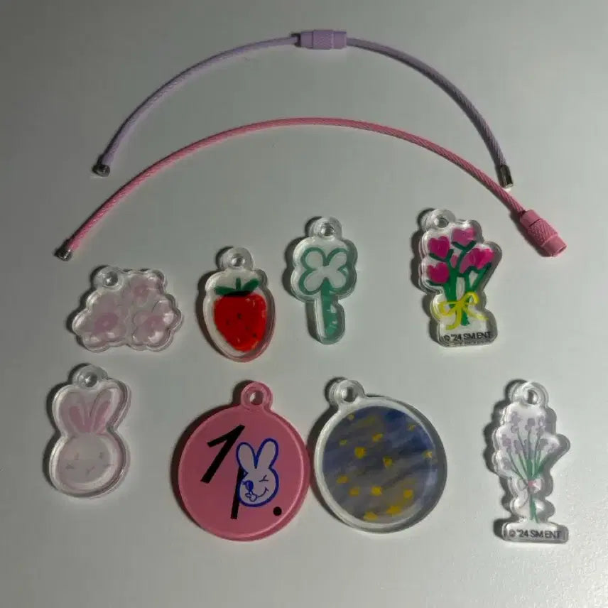 [BUNJANG] Red Velvet Irene Exhibition Keyring Chain (2) with Charms (8) / 레드벨벳 아이린 전시 키링 줄 2개 참 8개