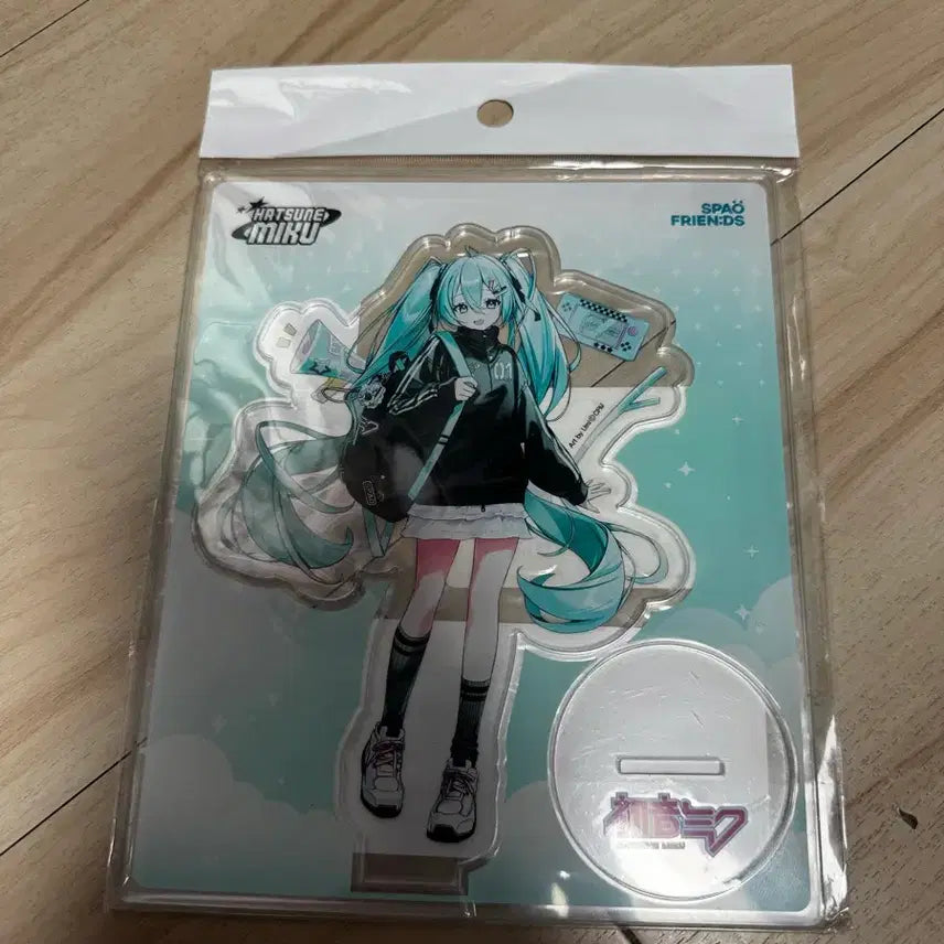 [BUNJANG] SPAO x Hatsune Miku Acrylic Stand Print / 스파오 x 하츠네미쿠 아크릴 스탠드 프린트