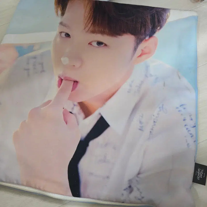 [BUNJANG] Lee Changsub 7th Anniversary Cushion Cover (Filling Not Included) / 이창섭 7주년 쿠션 커버 (솜 제외