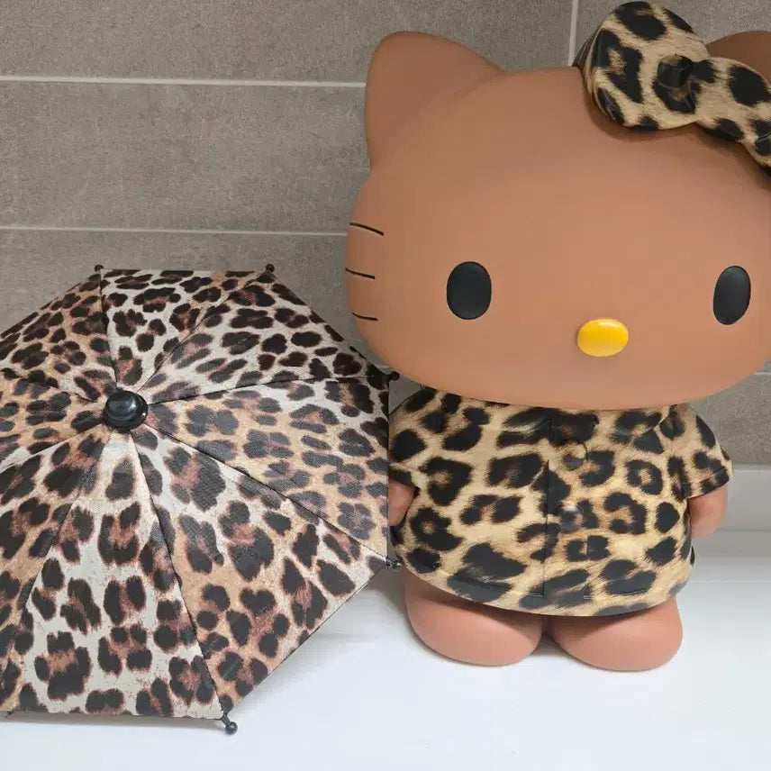 [BUNJANG] Hello Kitty Leopard Print Umbrella Set / 대형 헬로키티 레오파드 인형 우산 세트