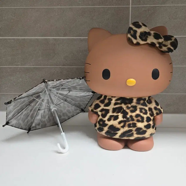 [BUNJANG] Hello Kitty Leopard Print Umbrella Set / 대형 헬로키티 레오파드 인형 우산 세트