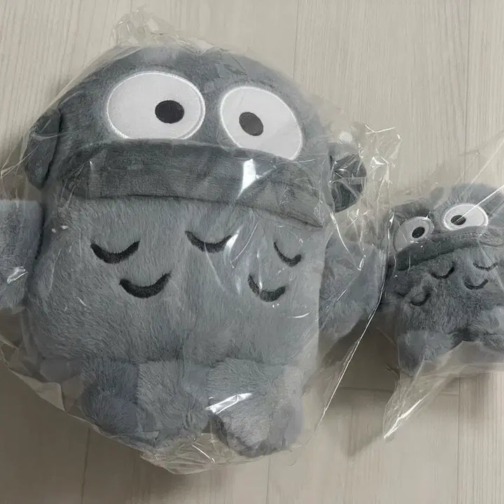[BUNJANG] Sanrio Pochacco Monotone Plush Keyring Set (2 Sizes) / (2개 세트) 산리오 모노톤 흑백 그레이 한교동 인형 키링