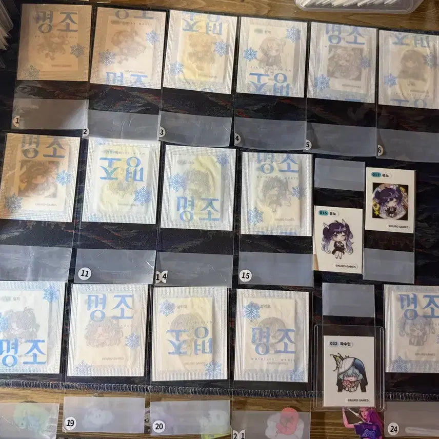[BUNJANG] 41-Piece Assorted Collectible Stickers Bundle (Sealed &amp; Unsealed) / 판매) 명조 띠부씰 미개봉 + 개봉 41종 일괄판매