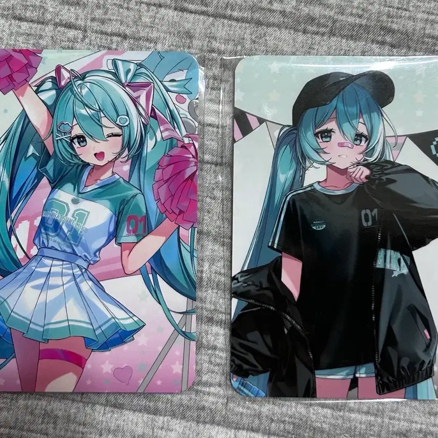 [BUNJANG] SPAO x Hatsune Miku Color Block Short Sleeve T-Shirt M (Sealed) / 스파오 하츠네 미쿠 배색 반팔 티셔츠 M 미개봉+특전2종 판매
