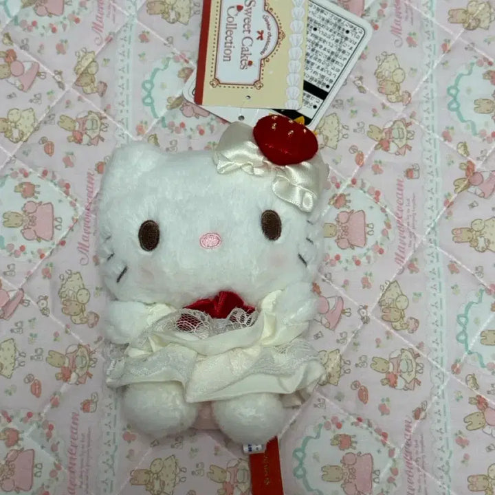 [BUNJANG] Sweet Cake Collection Hello Kitty Mascot / 스위트 케이크 컬렉션 헬로키티 마스코트