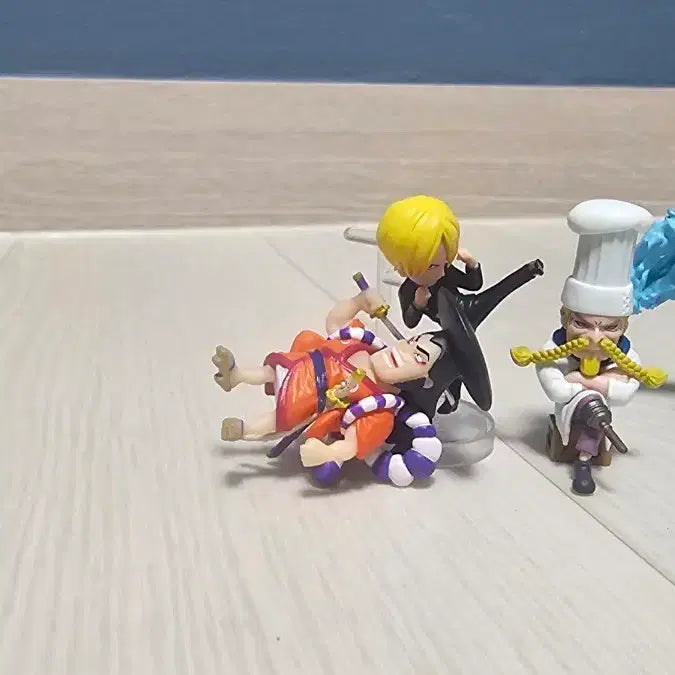 [BUNJANG] One Piece Gacha Figures 5-Set &amp; 250 Cards Bundle / 원피스 가챠 피규어 5종 세트 + 원피스 카드 250장
