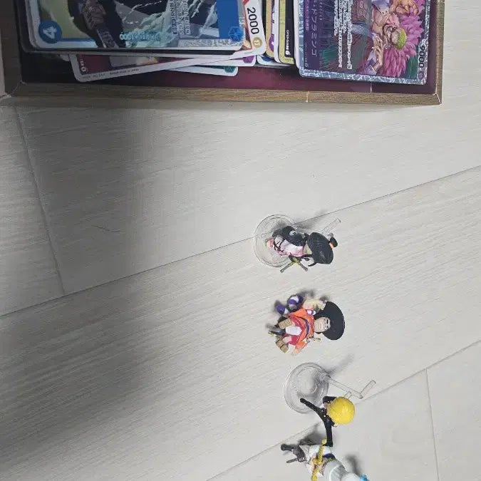 [BUNJANG] One Piece Gacha Figures 5-Set &amp; 250 Cards Bundle / 원피스 가챠 피규어 5종 세트 + 원피스 카드 250장