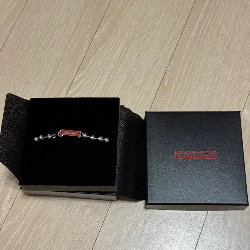 [BUNJANG] LE SSERAFIM 2023 FLAME RISES Tour Goods Bracelet / 르세라핌 팔찌(급처)