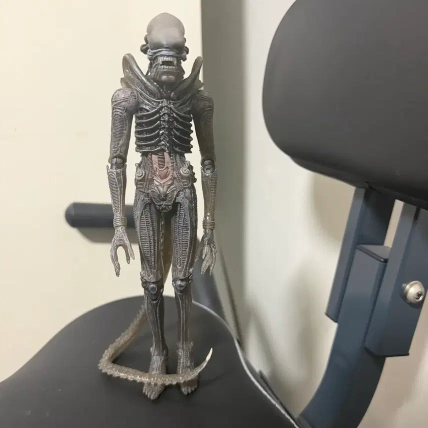 [BUNJANG] NECA Alien Giger Edition Figure / 네카 정품 에일리언 기거 에디션