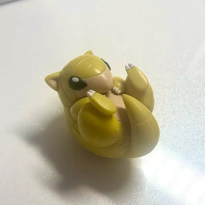 [BUNJANG] Pokemon Sandshrew Crouching Gachapon Figure / 성수 포켓몬 팝업) 포켓몬스터 굿즈 오뚜기피규어 웅크리기 가챠 모래두