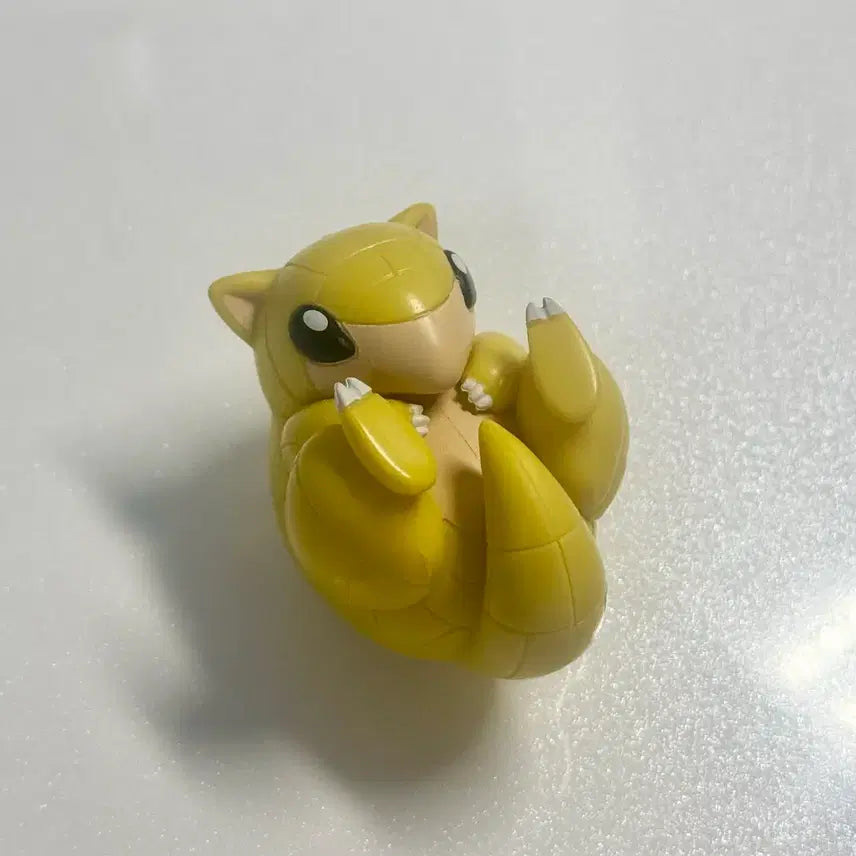 [BUNJANG] Pokemon Sandshrew Crouching Gachapon Figure / 성수 포켓몬 팝업) 포켓몬스터 굿즈 오뚜기피규어 웅크리기 가챠 모래두