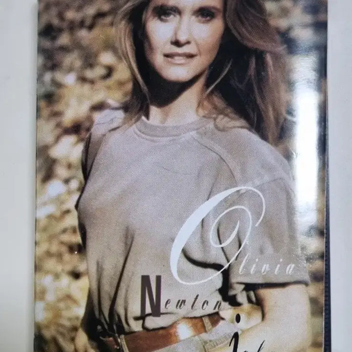 [BUNJANG] Olivia Newton-John Essential Collection Cassette Tape / 올리비아 뉴튼 존 Essencial Collection (카세트테이프)