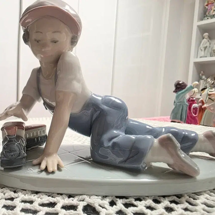 [BUNJANG] Lladró 7619 All Aboard Boy with Toy Train Figurine / 야드로 장난감 기차와 소년 피겨린