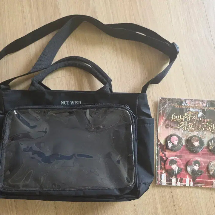 [BUNJANG] NCT WISH 2nd Anniversary Fan Meeting Transparent Itabag &amp; 6-Member Can Badge Set (Sealed) / [미개봉] NCT WISH 팬미팅 굿즈 투명 이타백 + 6인 캔배지 세트