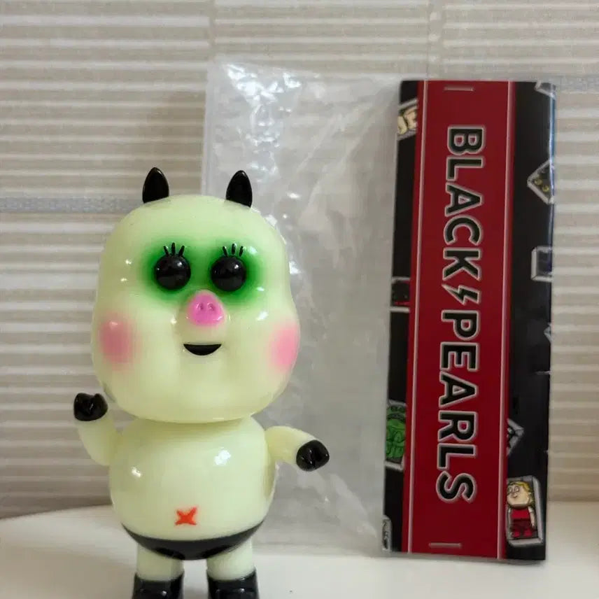 [BUNJANG] Black Pearls Piggy Art Toy Sofubi GID / 블랙펄 피기 아트토이 소프비 black pearls GID