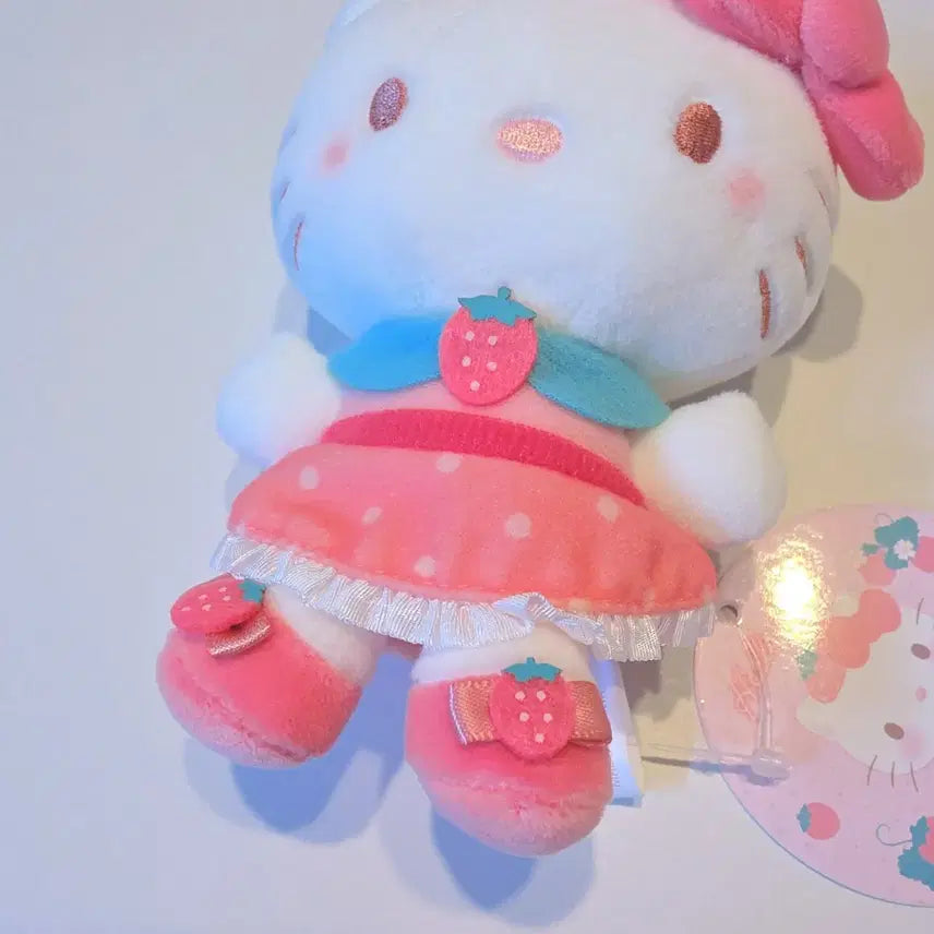 [BUNJANG] Sanrio Hello Kitty Strawberry Cheek Mascot Keyring Plush / (일본정품)산리오 헬로키티 딸기 치크 마스코트 키링 인형