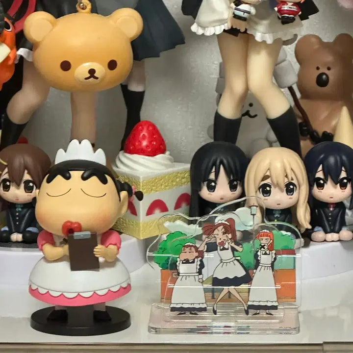 [BUNJANG] 52Toys Crayon Shin-chan Maid Figure with Acrylic Stand / 짱구 52toys 드레스업 메이드 짱구 피규어