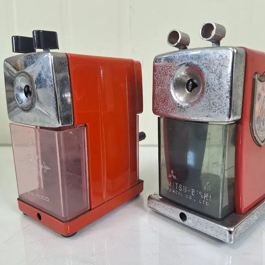 [BUNJANG] Vintage Metal Manual Pencil Sharpeners Set (2 pcs) / 근대사 수집 자료 옛날 고전 문구 빨간색 금속 수동 연필깍기 2점
