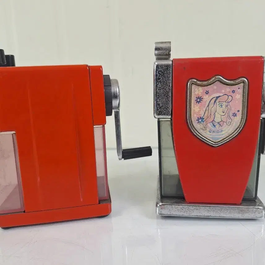 [BUNJANG] Vintage Metal Manual Pencil Sharpeners Set (2 pcs) / 근대사 수집 자료 옛날 고전 문구 빨간색 금속 수동 연필깍기 2점