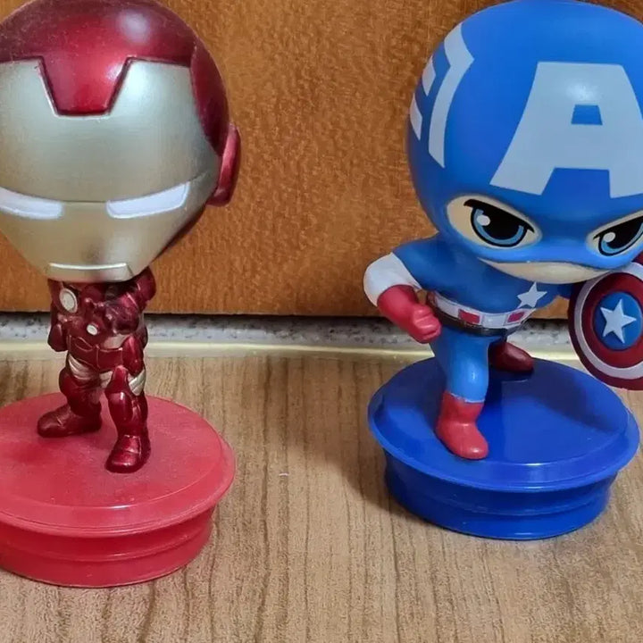 [BUNJANG] CGV Topper Cup Figure Set: Iron Man &amp; Captain America / CGV 극장 탑퍼컵 스탬프 피규어 아이언맨, 캡틴 아메리카 세트