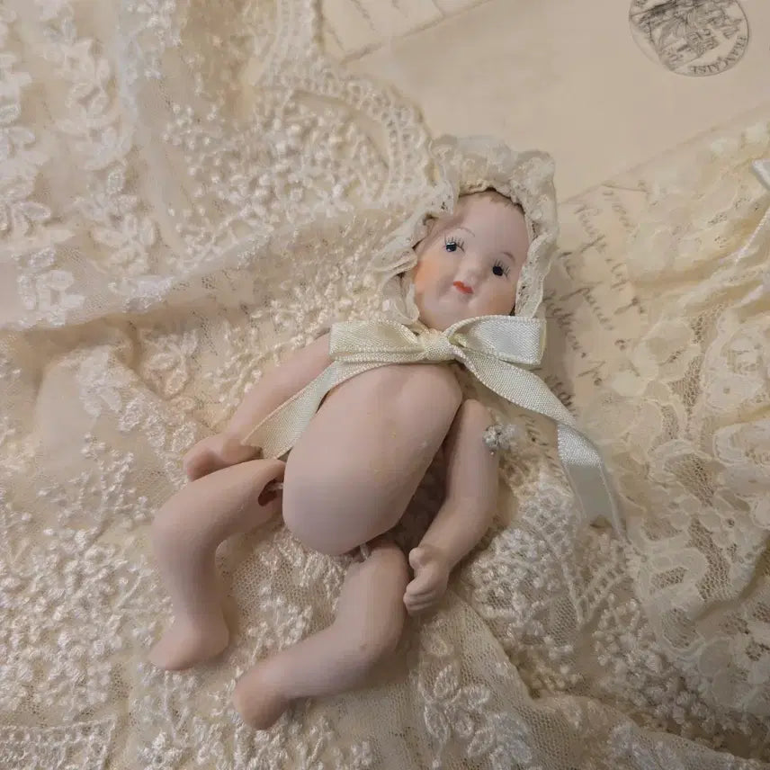 [BUNJANG] Vintage Bisque Baby Doll with Lace Cradle Set / 빈티지 아기 비스크돌 레이스요람 세트