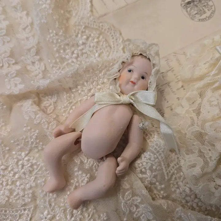 [BUNJANG] Vintage Bisque Baby Doll with Lace Cradle Set / 빈티지 아기 비스크돌 레이스요람 세트
