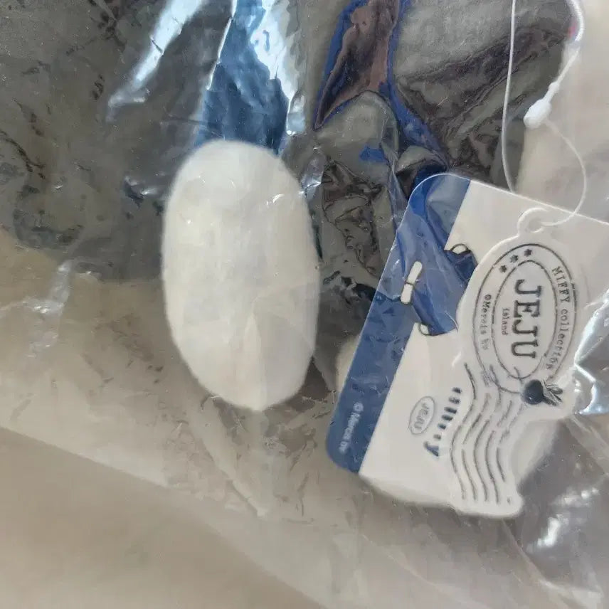 [BUNJANG] Jeju Limited Edition Miffy Medium Plush (25cm) / 제주 한정판 미피 중형인형(25cm)
